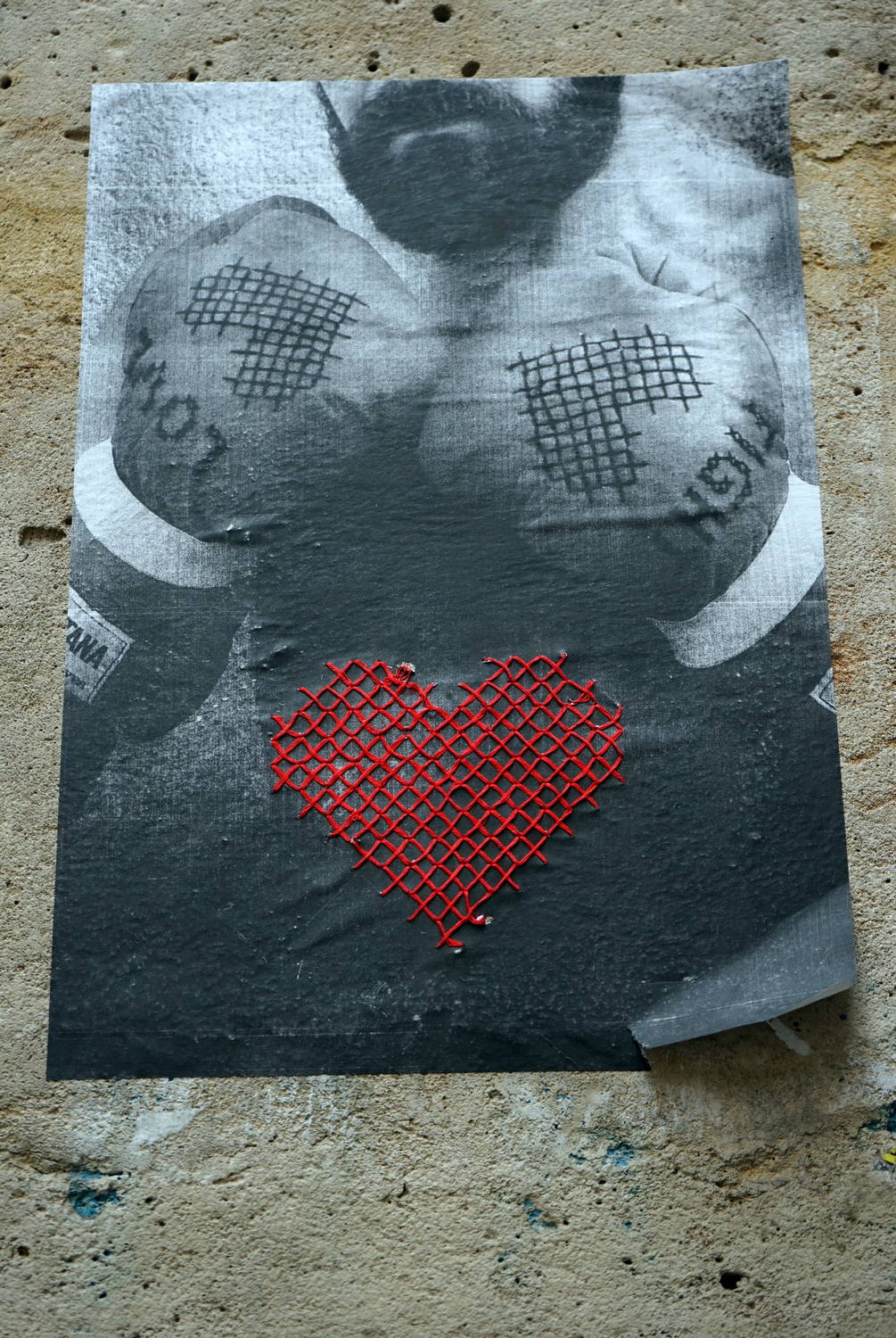 affiche de gants de boxe brodée de fil rouge