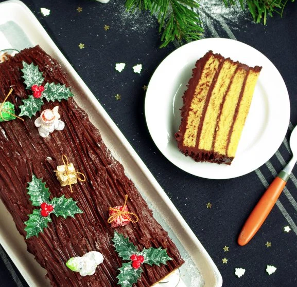 Buche de noel sur une table