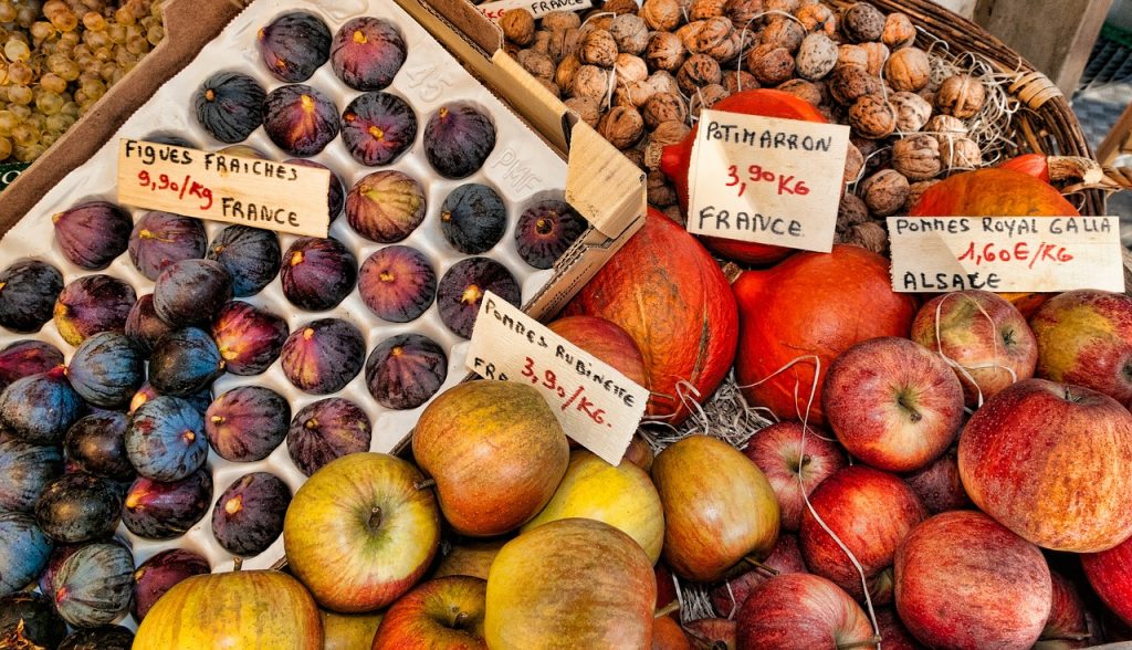 Étal de maraîcher sur un marché d'Alsace