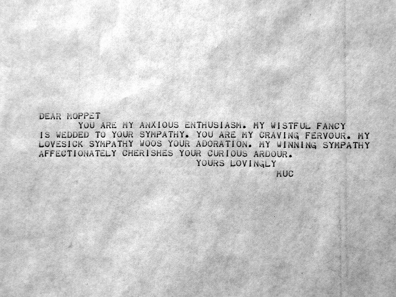 Un exemple de Love Letter. texte en anglais : « Dear moppet, You are my anxious enthusiasm. My wistful fancy is wedded to yout sympathy. You are my craving fervour. My lovesick sympathy woos your adoration. My winning sympathy affectionately cherishes your curious ardour. Yours lovingly, Muc »
