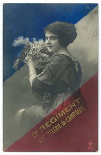 Femme au bouquet sur fond bleu blanc rouge