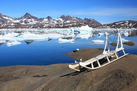 Paysage du Grand Nord avec traineau