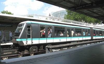 Rame de metro à la station Bastille