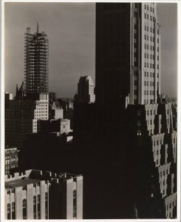 Photographie intitulée From my window at the Shelton, North, par Alfred Stieglitz