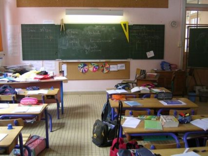 photographie d'une salle de classe