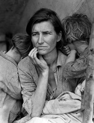 Photo noir et blanc d'une femme migrante en 1936