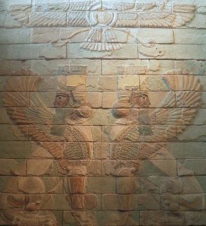 Panneau décoratif représentant deux sphinx surmontés par Ahura Mazda