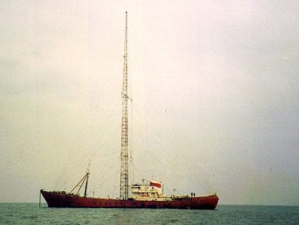 Photographie du Ross Revenge, bateau émetteur de Radio Caroline depuis 1983