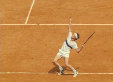 John McEnroe au service