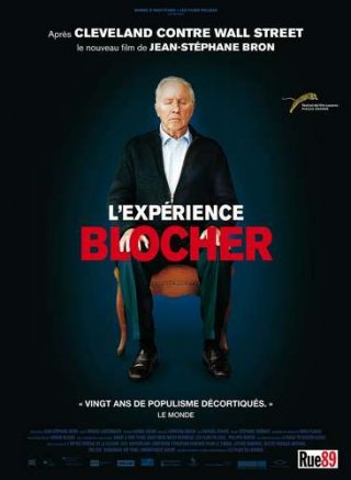 Christoph Blocher sur une chaise, au centre de l'affiche