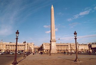 L'obélisque de la place de la Concorde sous le soleil